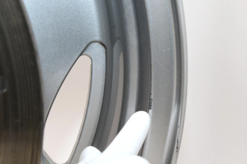 2007 Suzuki Boulevard VL1500T aro de roda traseira com rotor - Imagem 4 de 4