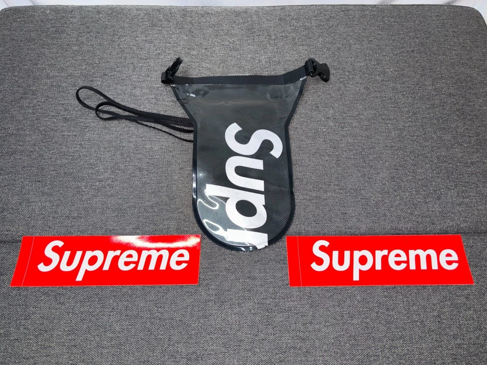 SUPREME SealLine See Poch grande poche noire SS18 SS18A34B VNDS avec accessoires 9,9/10