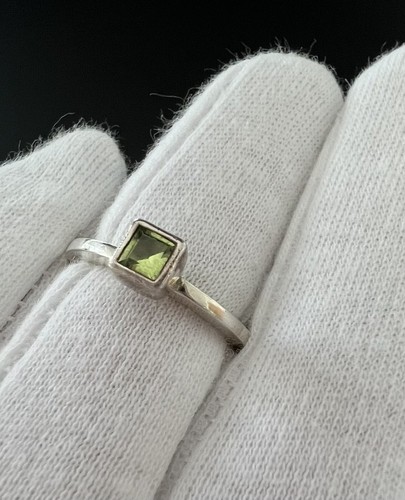 Grüner Peridot Sterlingsilber Modernist Ring Größe - 6,75 Gewicht - 3 Gramm Hand M - Bild 8 von 9