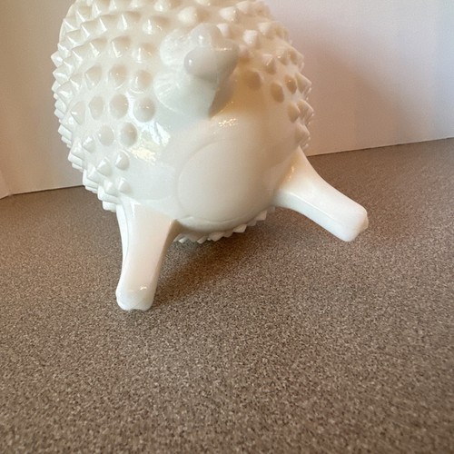 Vintage Fenton Milk Glass Hobnail Spikes Three Footed Egg Vase Scalloped Top CS3 - Picture 6 of 8