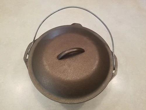 Vintage Lodge 8DO Cast Iron Dutch Oven Pot w/ Handle 5 QT USA Made Camping