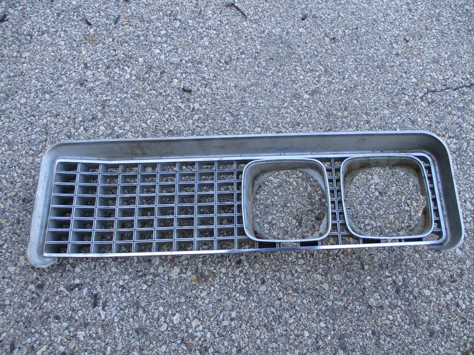 Buick Electra 225 Limited 1969 lado del pasajero derecho parrilla metálica delantera 1385196 Foto 3 de 4