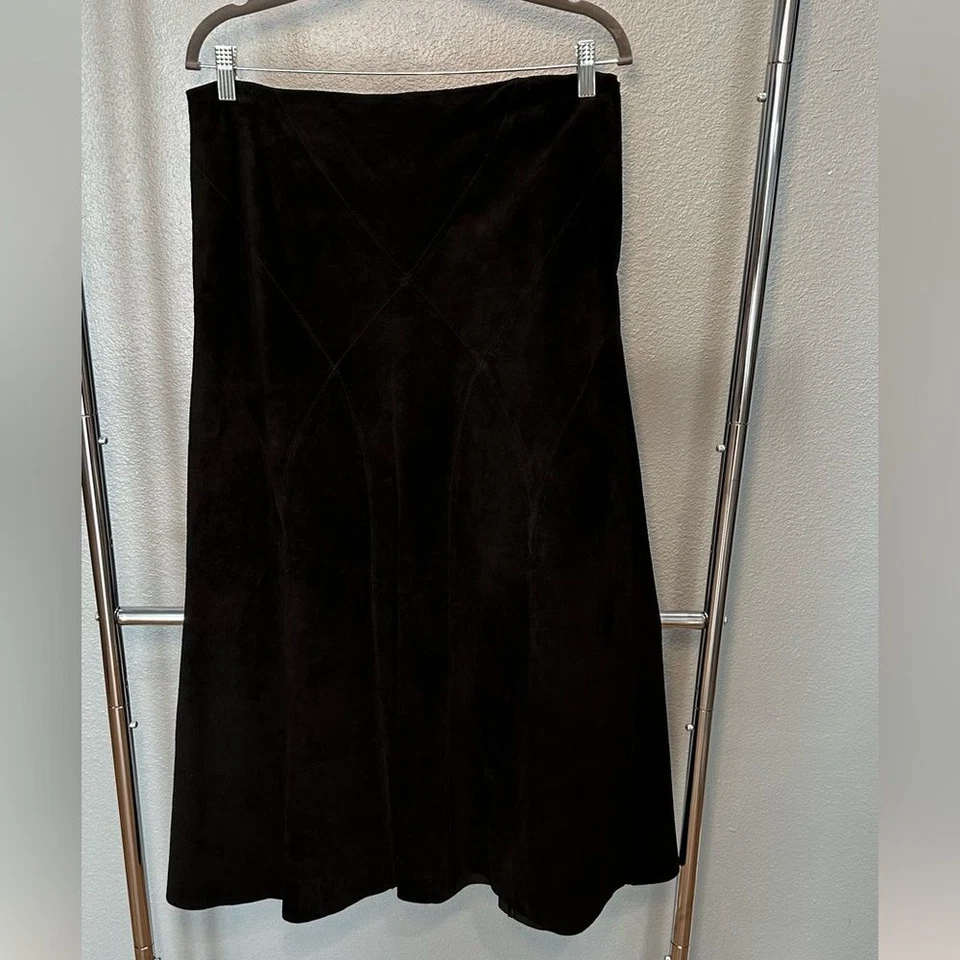 Danier suede leather skirt size 10 - Image 3 of 3