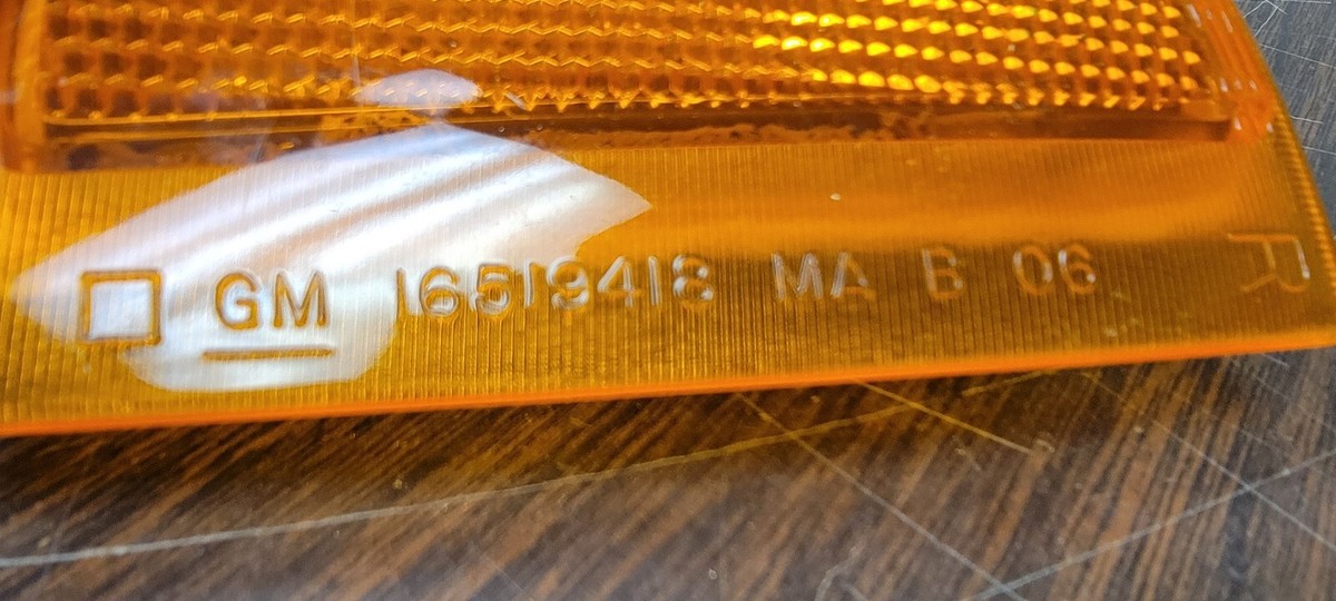 New OEM GM 16519418 Right Upper Front Marker Lamp Lens 94-99  