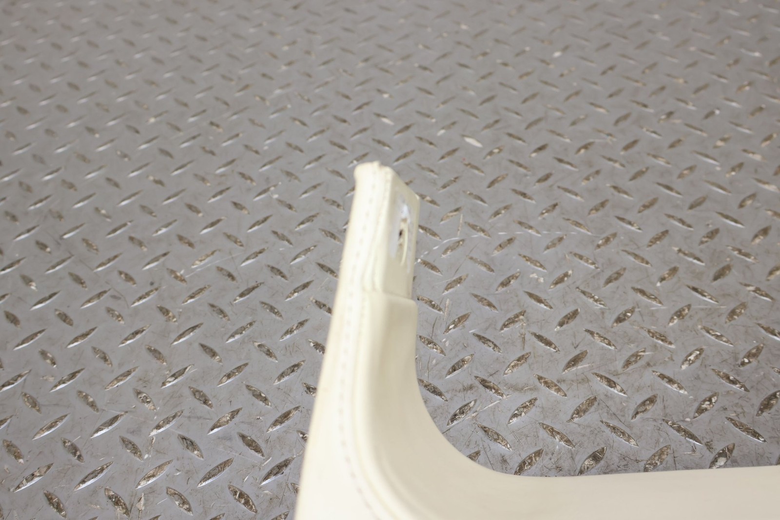 Aston Martin V8 Vantage Right Kick plate Cream P/N 6G3302348BCW