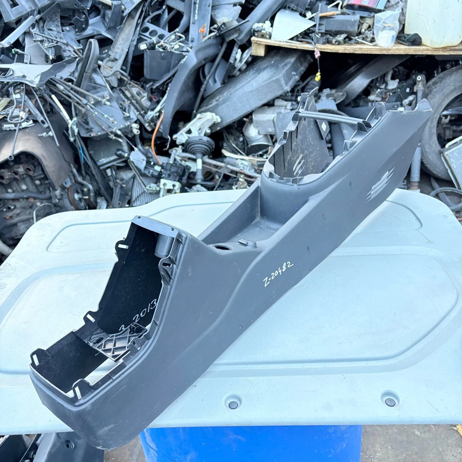 Actual Citroen DS3 centre tunnel console 98015784 alternative view