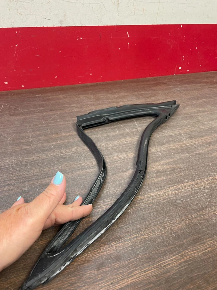 1969 FORD GALAXIE 500 XL LH PORTA VENTILAÇÃO JANELA VEDAÇÃO DE BORRACHA TIRA METEOROLÓGICA NOS 823 - Imagem 2 de 3