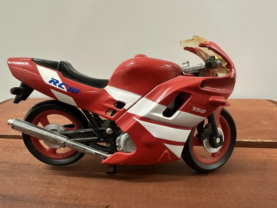1993 Road Champs Hot Cycles Yamaha RC10 750 1/18 Scale (Red/White) - Image 2 of 4