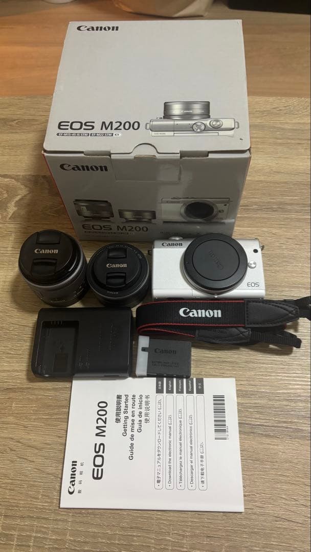 キヤノンEOS M200 ダブルズームキット ホワイト 訳アリ展示品 Canon