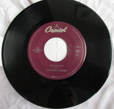 45 rpm 7'' Vinyl Record: CROWDED HOUSE ''Distant Sun'' b/w ''Walking on the Spot''