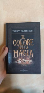 Dettagli Su Il Colore Della Magia Terry Pratchett Spedizione Gratuita