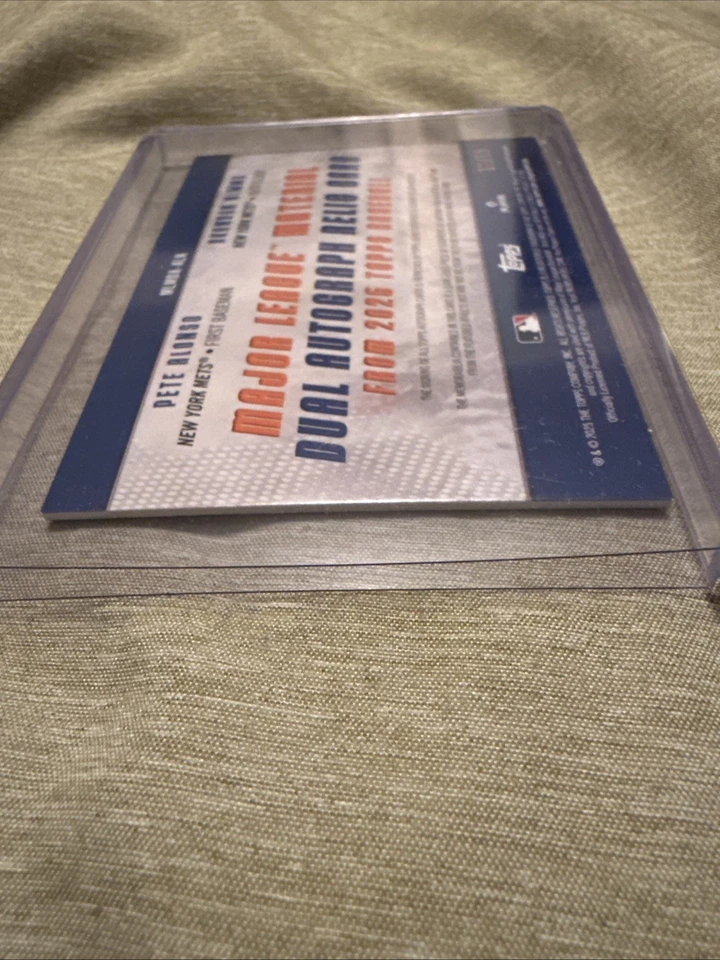 Tarjeta reliquia autógrafo doble material de Grandes Ligas Topps 2025 Pete Alonso 12/50 Foto 3 de 4