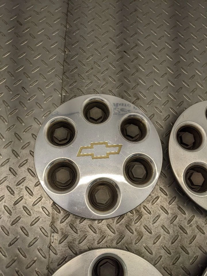 Conjunto de 4 tampas de centro de roda Chevy Avalanche Tahoe Suburban 1500 fabricante de equipamento original 15004 1165606 - Imagem 2 de 4
