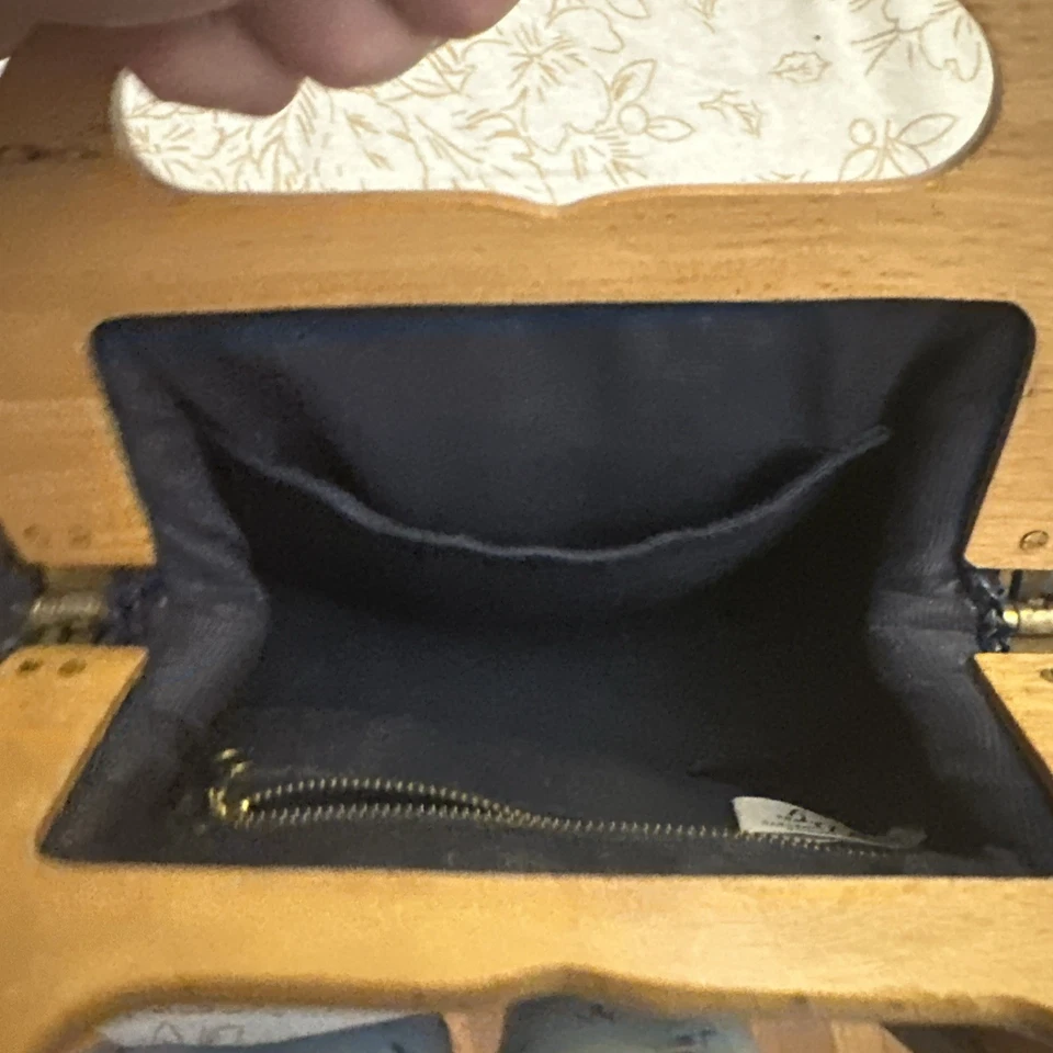 Vintage ADG 60s Navy Blue Woven Wicker Straw Handbag Wood Handle Nice Size - Image 4 of 4