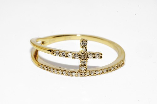 $1,800 10K Yellow Gold .17CT Natural Round Cut Diamond Cross Ring Authentic