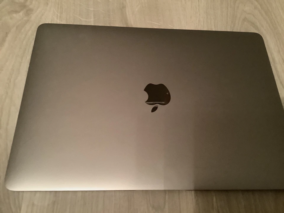 Apple MacBook Air 13" 2018 · i5 · 8GB · 256GB, photo 2 sur 5