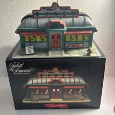 VTG Spirit Of America Santa's Best Porcelain Christmas Village Papa Joes Diner
