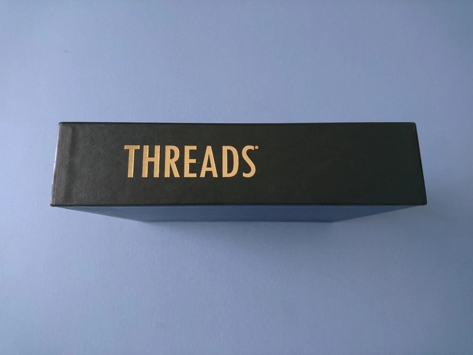 THREADS MAGAZINE LOT 12 ISSUES 2004-2006 Vols 115-126 & THREADS COLLECTOR'S CASE - Image 3 of 4