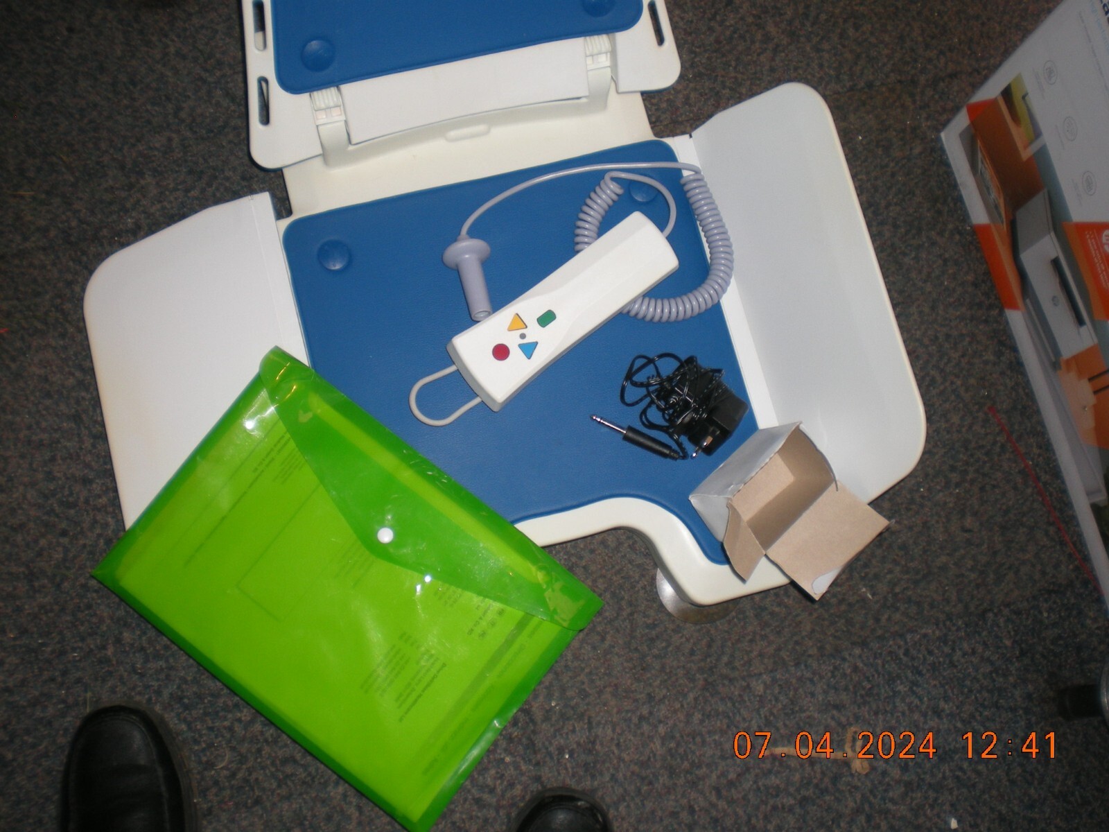 Drive Devilbiss Bellavita motorised reclining bath lift battery powered