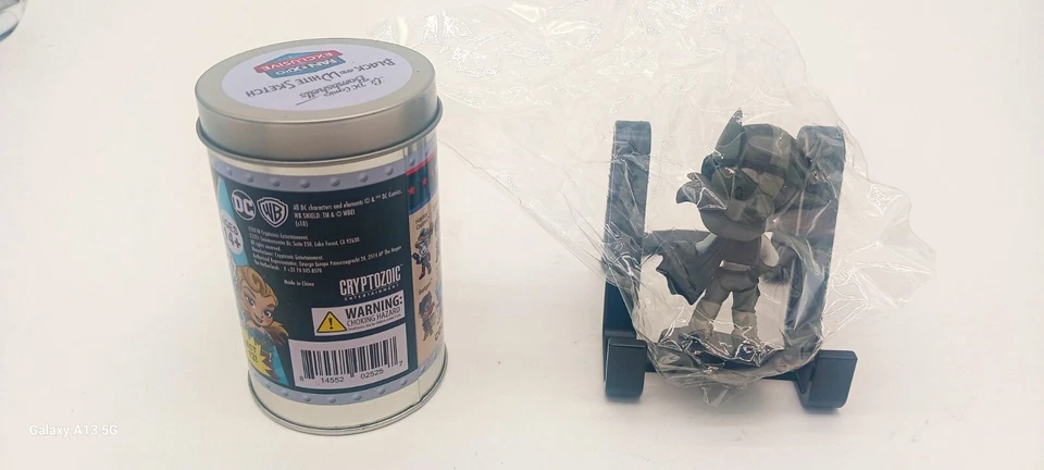 DC L'il Bombshells Batgirl Variante Blanco y Negro Boceto Fan Expo Exclusivo 2018 Foto 4 de 4