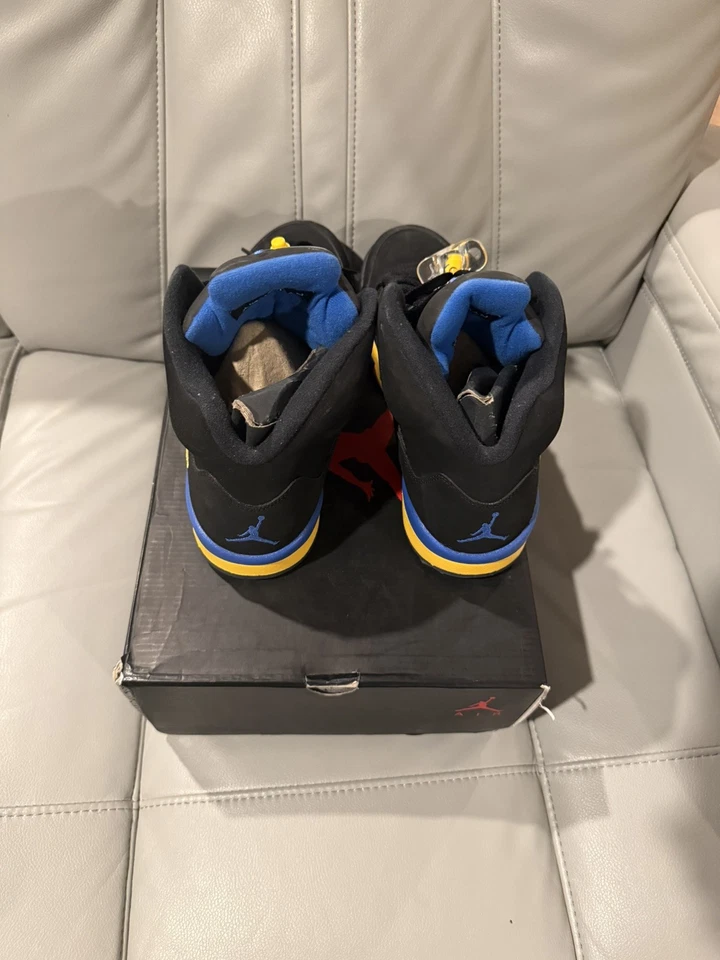 耐克 Air Jordan 5 复古上海申黑色校服玉米 136027-089 男式 Us10 — 第 2/4 张图片