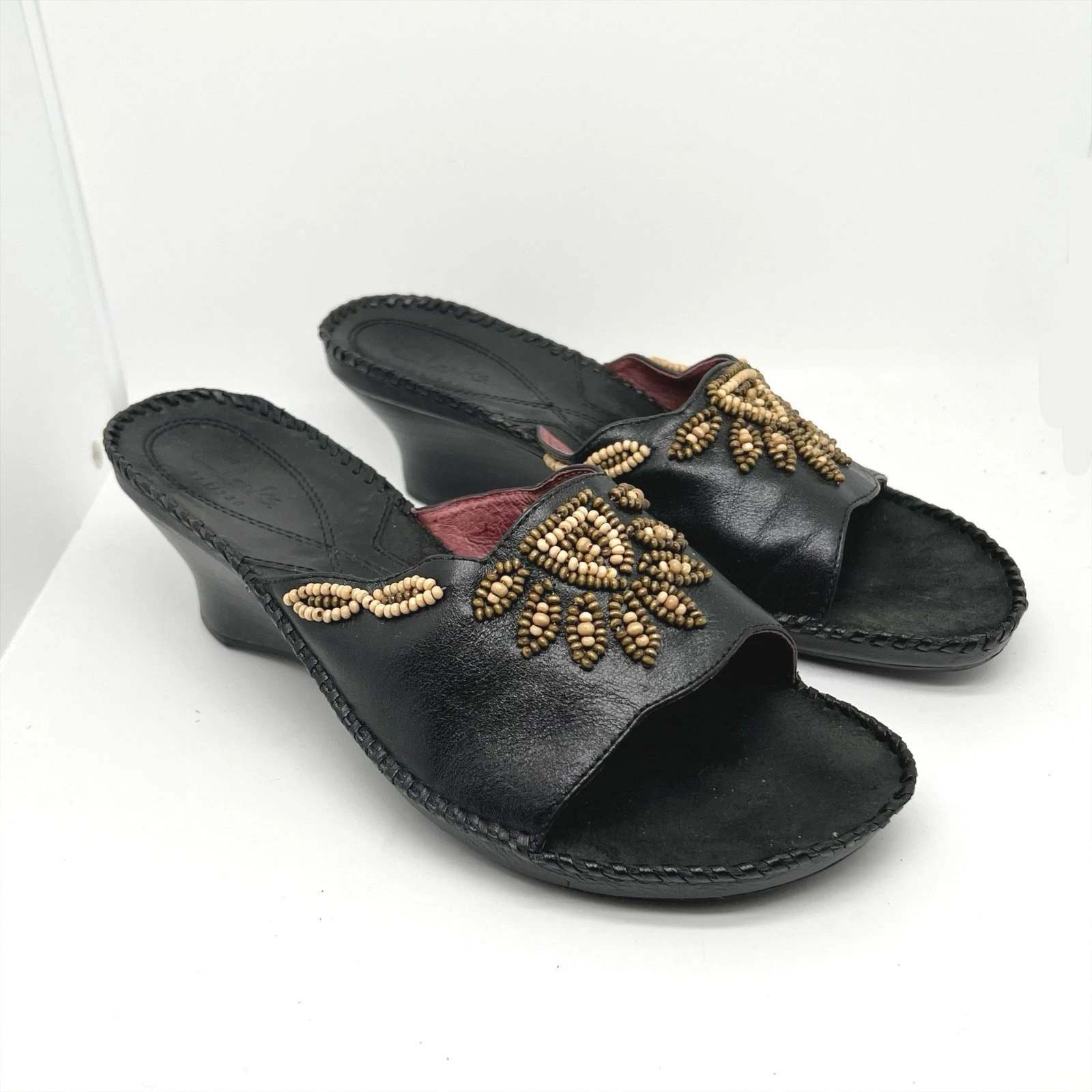 Sandali Clarks neri in pelle con tacco e perline punta aperta taglia 9