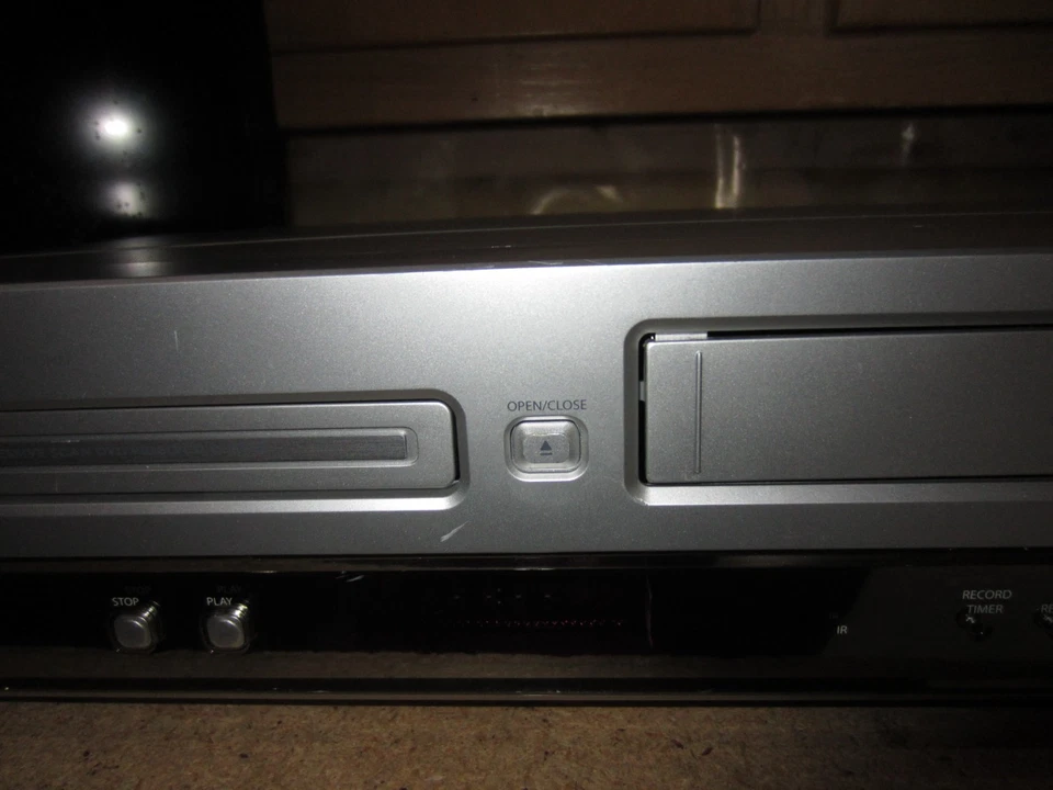 Philips DVD750 VR DVD VCR VHS Combo Recorder Player No Remote Tested - Image 4 of 4