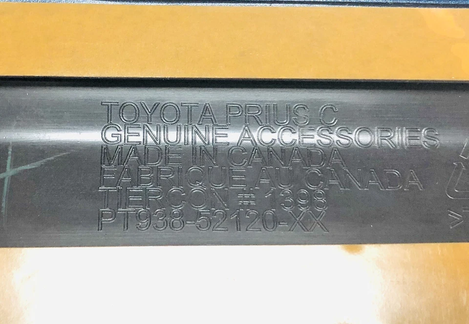 Moldura de puerta lateral de carrocería trasera pintada derecha para Toyota Prius C PT93852120XX OEM NOS Foto 3 de 4