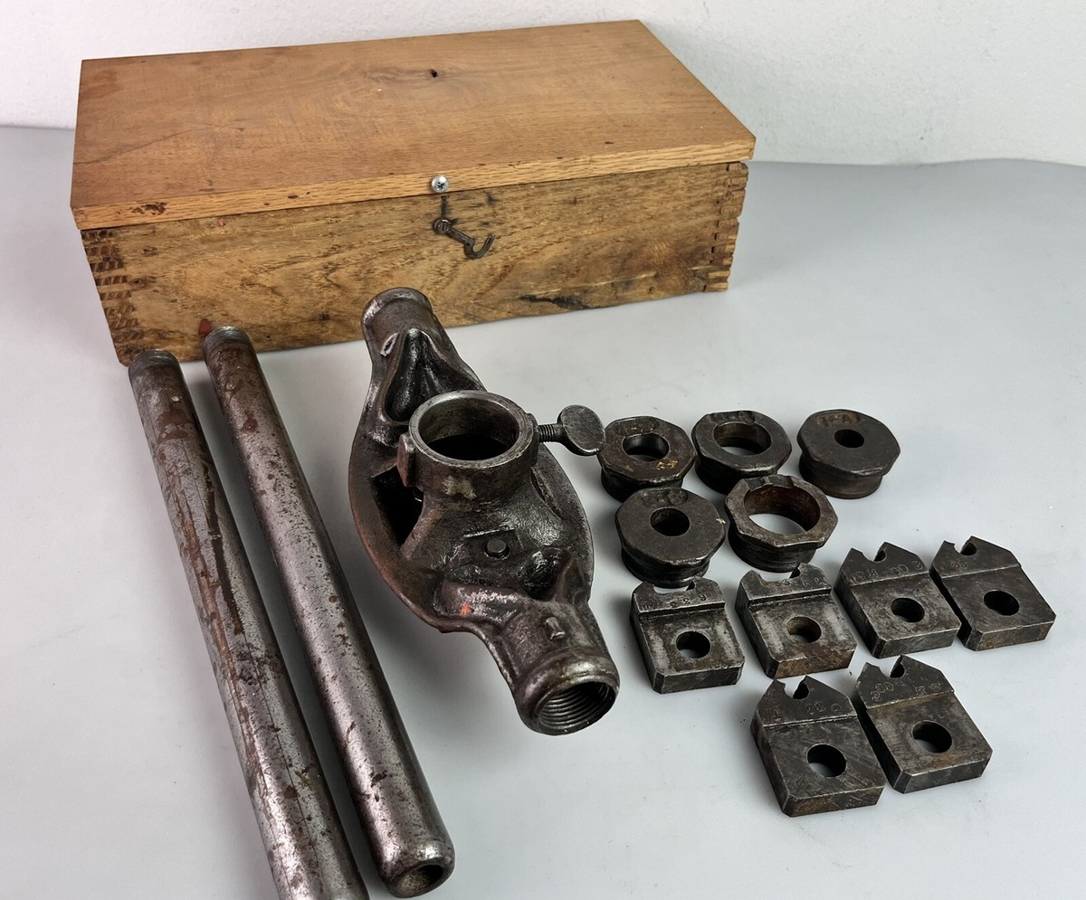 Antique F. Armstrong Pipe Threader Die Set Bridgeport CT USA