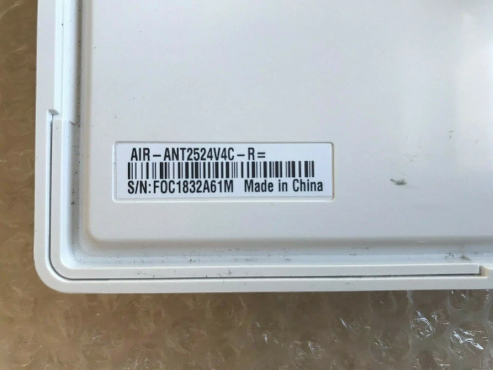 Cisco Four-Element MIMO Dual-Band Omnidirectional Antenna / AIR-ANT2524V4C-R= - Image 4 of 4