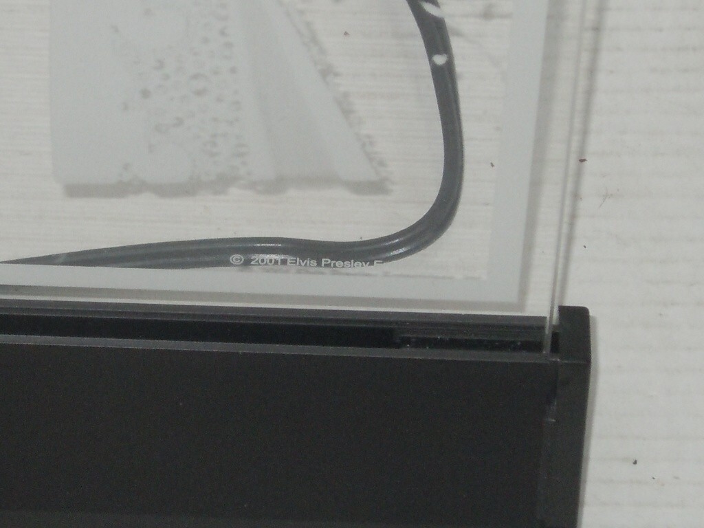 2001 ELVIS PRESLEY 17 1/2" X 13 1/2" LIGHTED ACRYLIC PICTURE WITH BASE VERY COOL