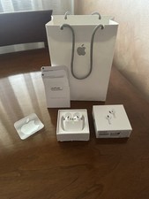 Apple Auricolari AirPods 4 2024 + Custodia di Ricarica USB-C MXP63