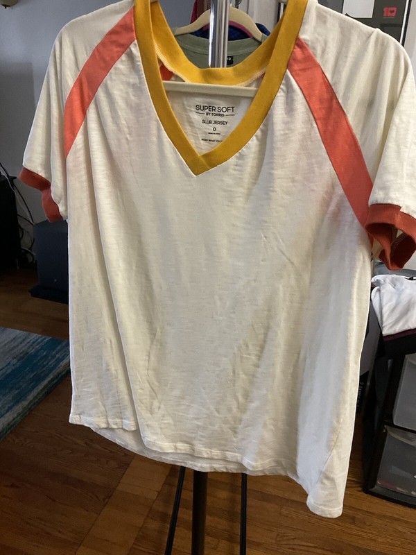 TORRID TEE SHIRT V NECK SHORT SLEEVE SIZE 0 NEW