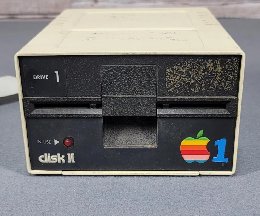 AppleⅡ plus diskⅡ 2台 モノクロディスプレイモニタ Disk II - Wikipedia