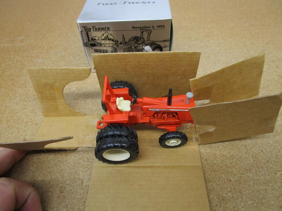 Allis Chalmers Two Twenty tractor ERTL 1/43 1995 National Farm Show diecast B14Z - Image 2 of 4