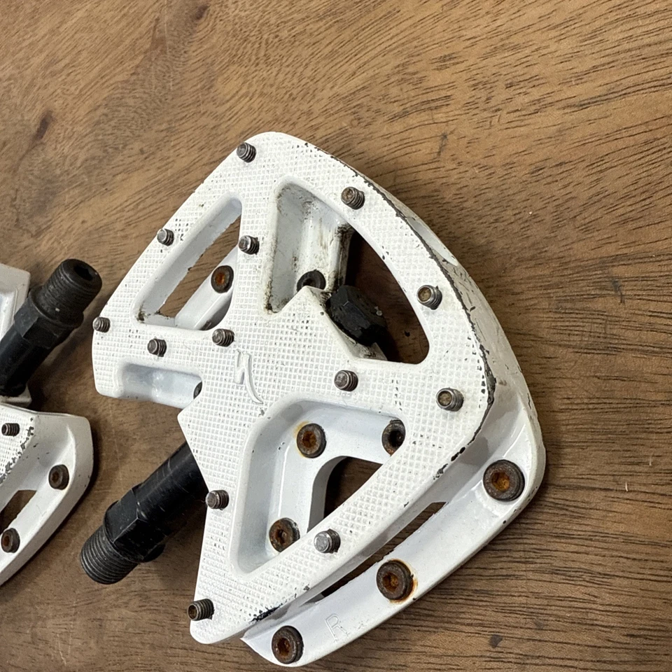 Pedales de plataforma Specialized Lo Pro Mag II magnesio MTB planos 9/16” blanco Foto 4 de 4