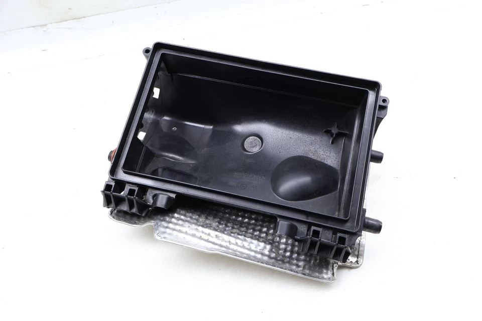 Mercedes-Benz C200 2015-2019 - caja de filtro de aire del motor/carcasa (inferior) Foto 3 de 4