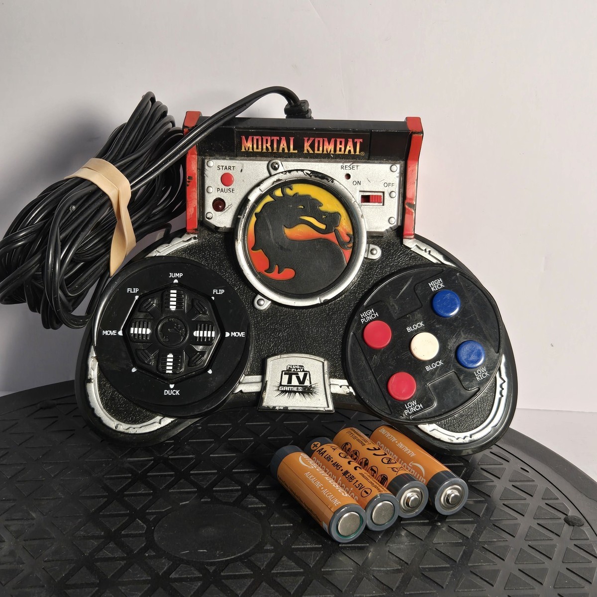 Mortal Kombat - TV Game Plug & Play (TV game 2004) Platinum Series