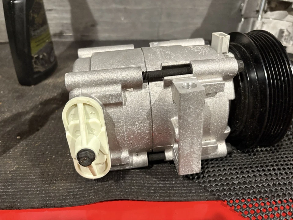 Compresor de aire acondicionado Ford Lincoln OEM G2MJ-19D629-XA Motorcraft - Explorer Edge Taurus Foto 2 de 3