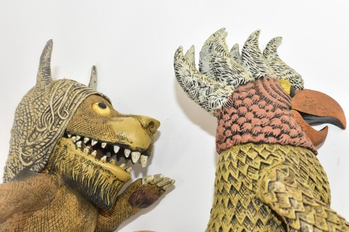 MCFARLANE DONDE ESTÁN LAS COSAS SALVAJES 3 PIEZAS FIGURAS ESTATUAS AARON, EMIL, BERNARD - Imagen 5 de 8