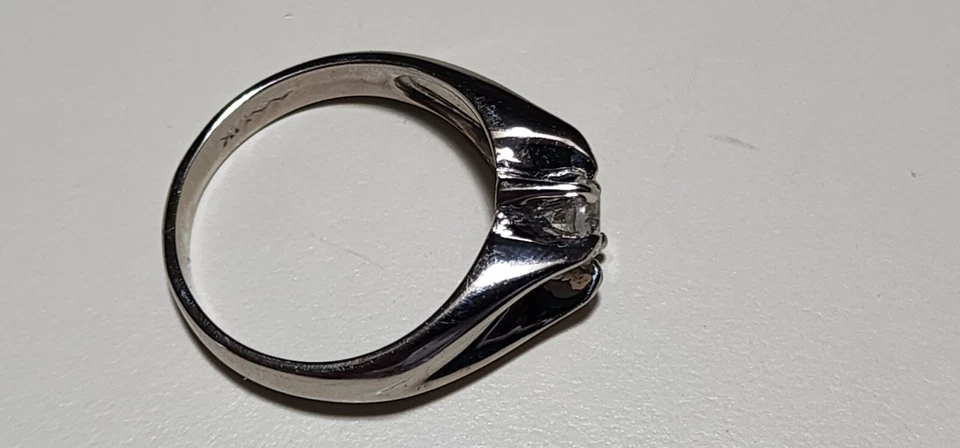 Anillo solitario de diamantes de oro blanco de 14k para hombre usado Foto 2 de 4