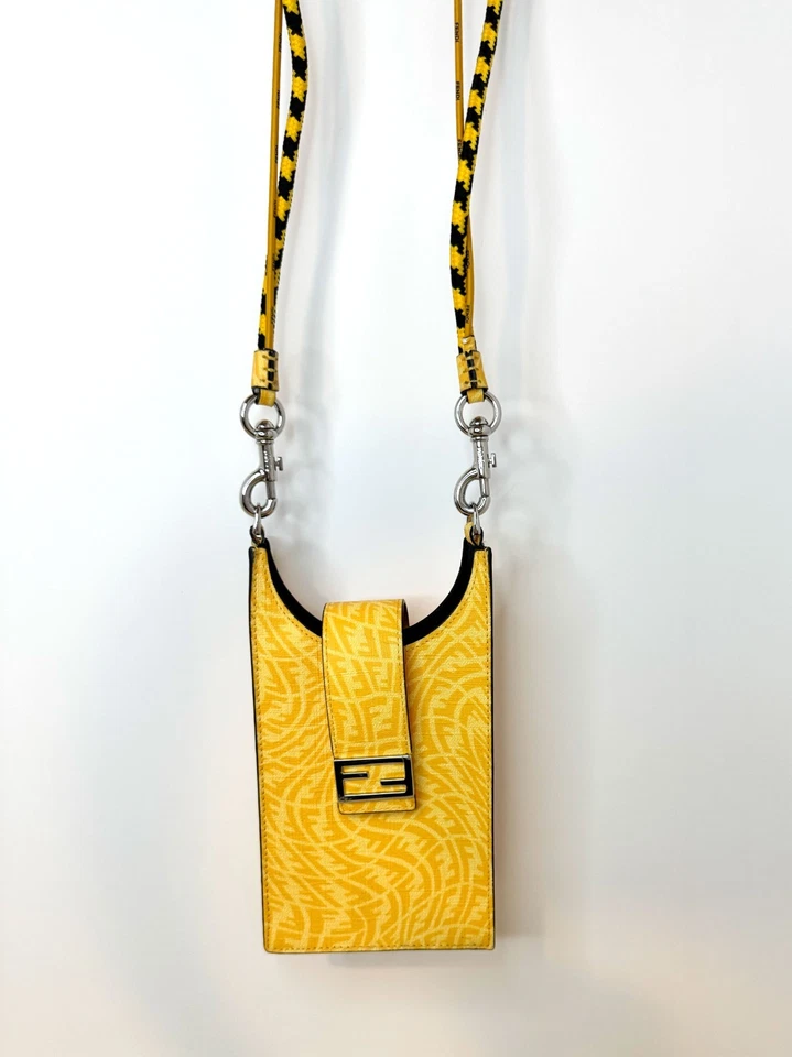 Soporte para teléfono Fendi Sarah Coleman de lona recubierta FF Vertigo Foto 3 de 4