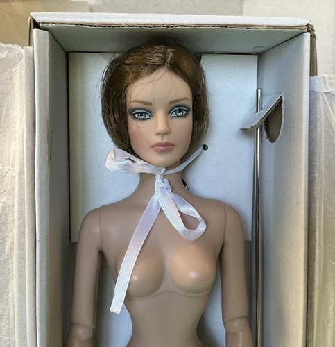 Tonner Tyler Wentworth AKT 2011 SO ELEGANT SYDNEY CHASE 16" Modepuppe BW KÖRPER