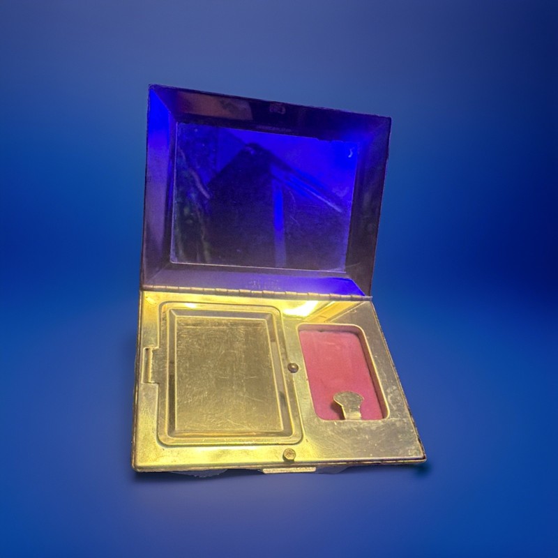 Vintage Richard Hudnut New York Gold Tones Enamal Accent Compact