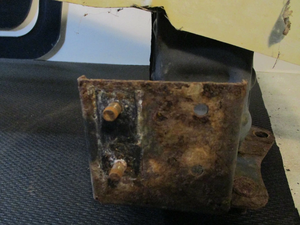 1991 Mercury Capri para-choque dianteiro suporte de reforço feixe (FALHAS) - Imagem 3 de 4