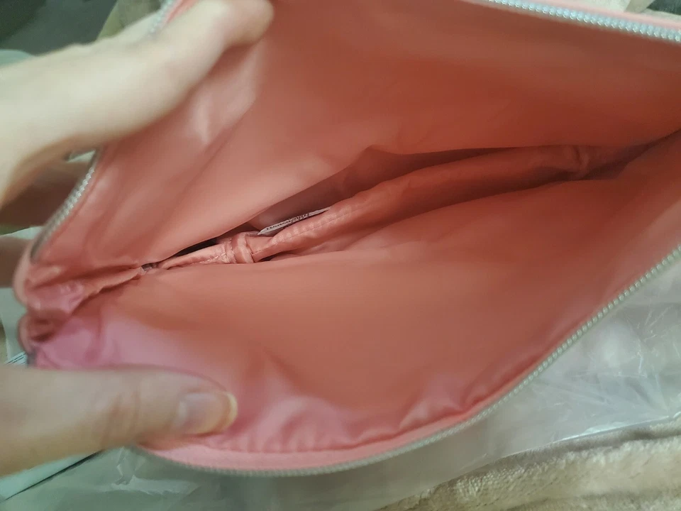 IT cosmetics Bye Bye Pores Setting Finish Powder + Make Up Case - Image 4 of 4