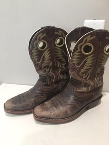 ariat heritage roughstock round toe