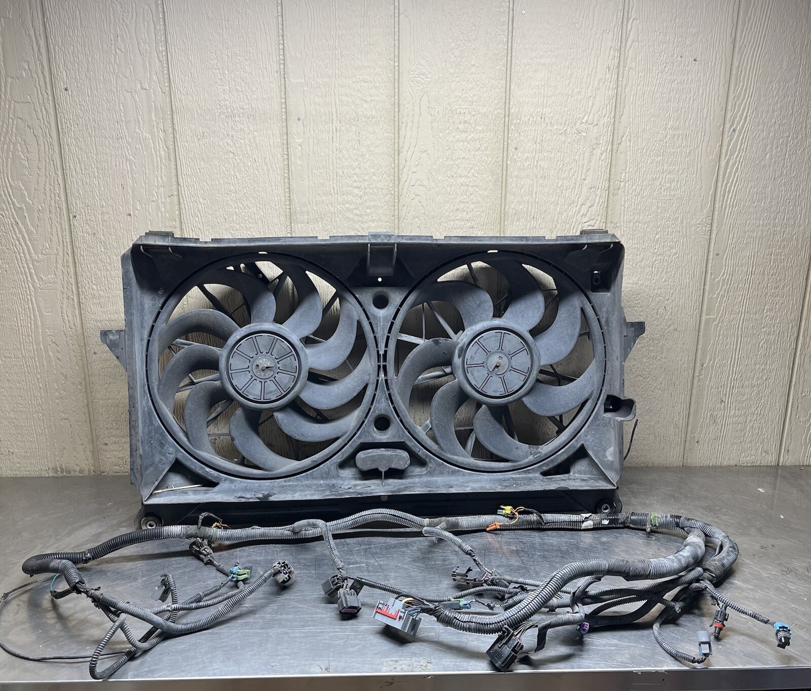 07-14 Cadillac Escalade Electric Cooling Fan Assembly OEM 15844869 