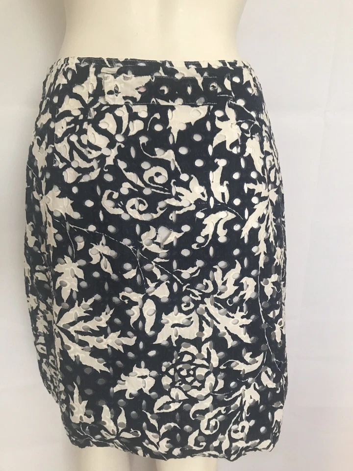 Falda Cynthia Steffe 4 línea A estampado blanco y azul con forro blanco Foto 3 de 4