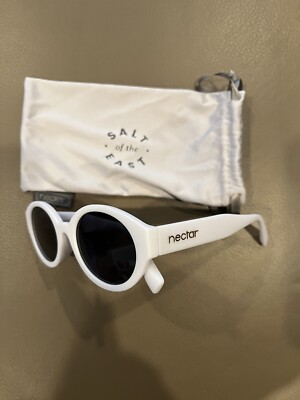 Nectar Salt of the East Wynwood Polarized Sunglasses with Soft Case Nectar Salt of the East Wynwood Polarized Sunglasses with  main image 4